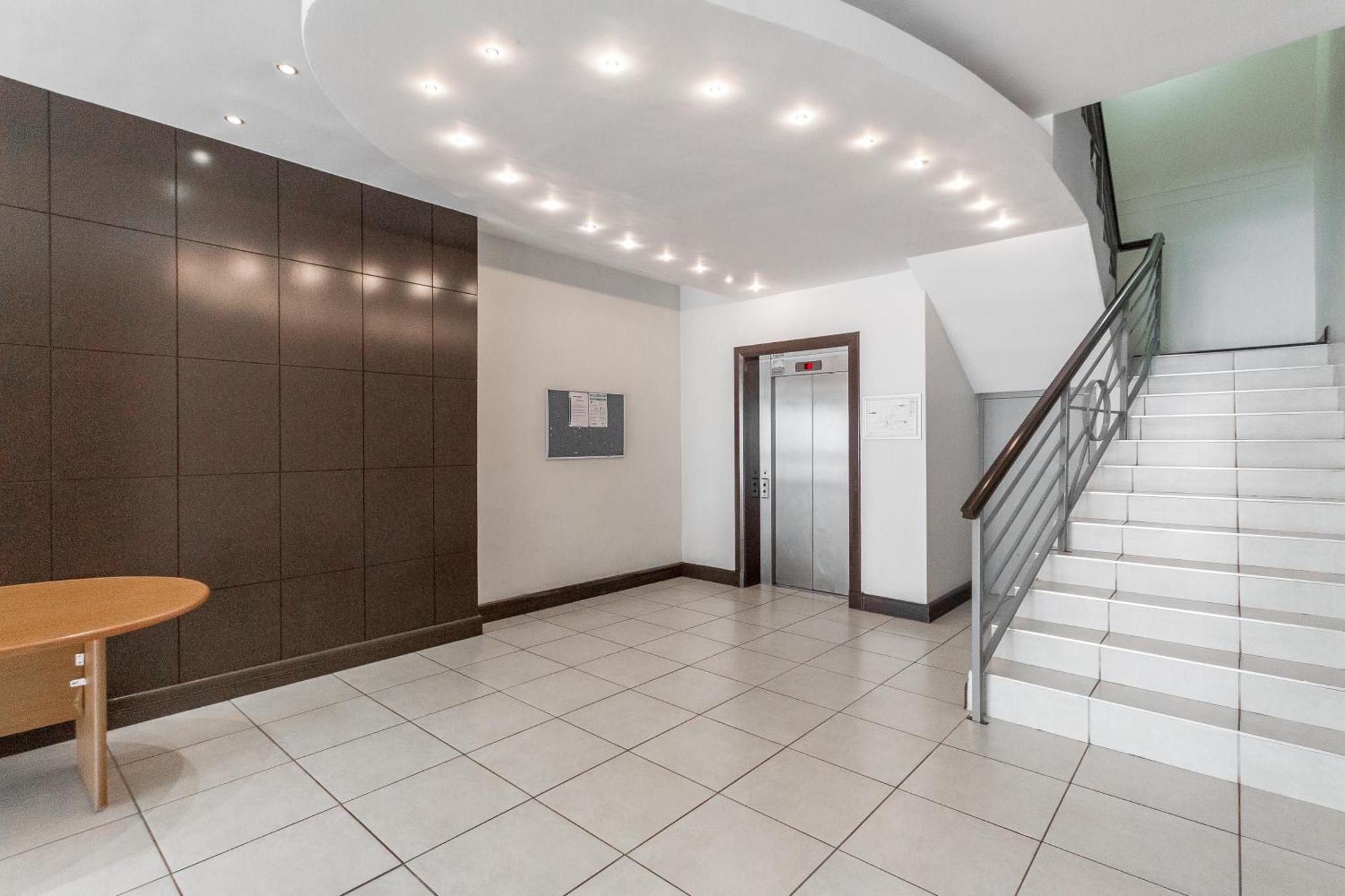 The Square 135- Studio With Free Parking, Pool & Gym Access Appartement Kaapstad Buitenkant foto