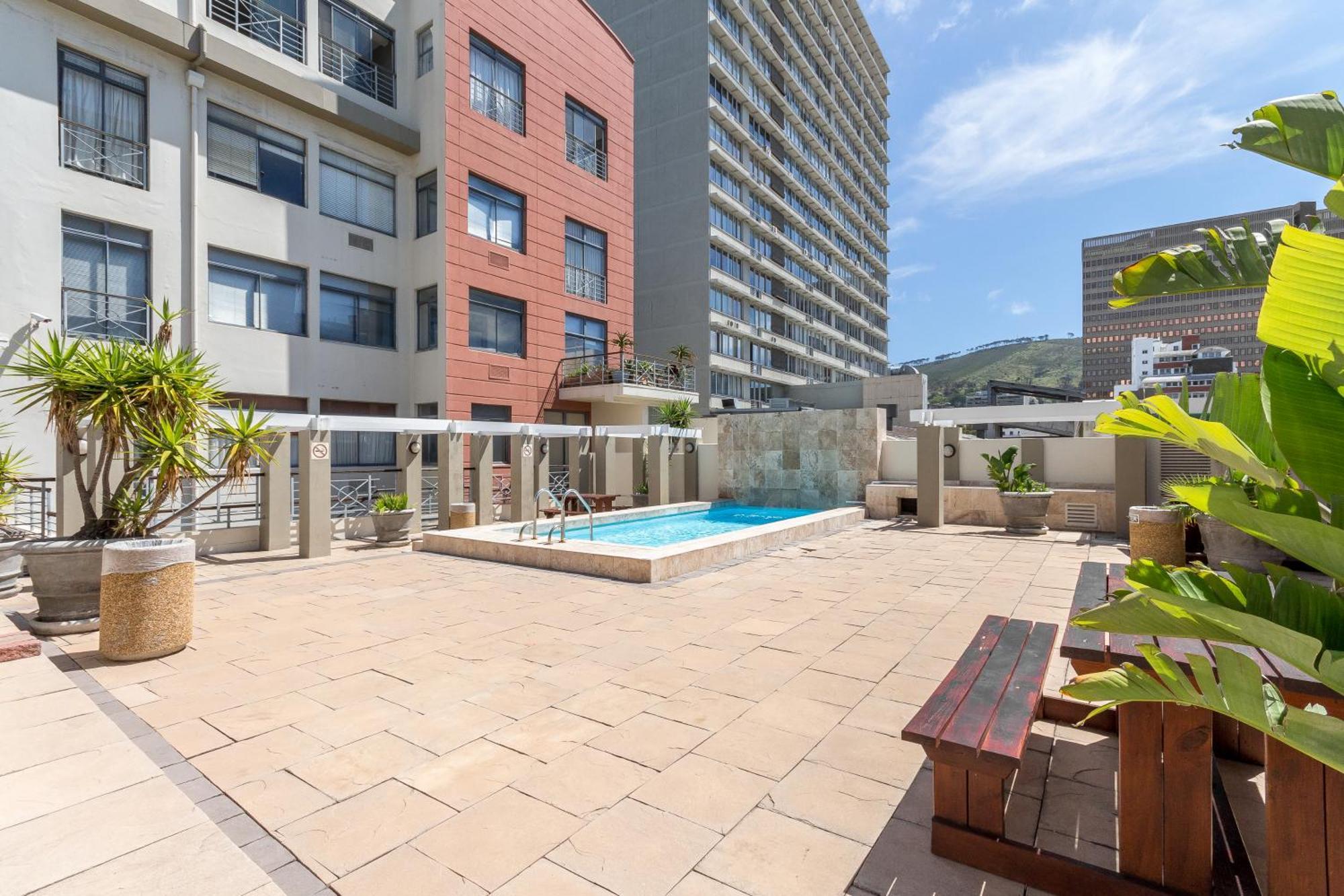 The Square 135- Studio With Free Parking, Pool & Gym Access Appartement Kaapstad Buitenkant foto