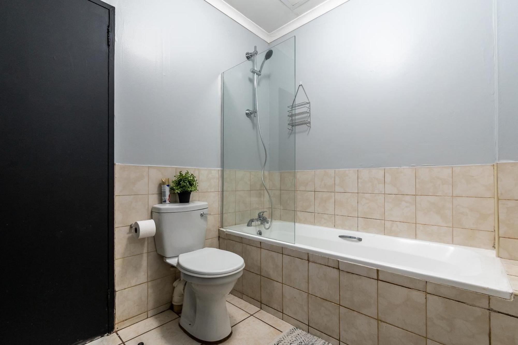 The Square 135- Studio With Free Parking, Pool & Gym Access Appartement Kaapstad Buitenkant foto