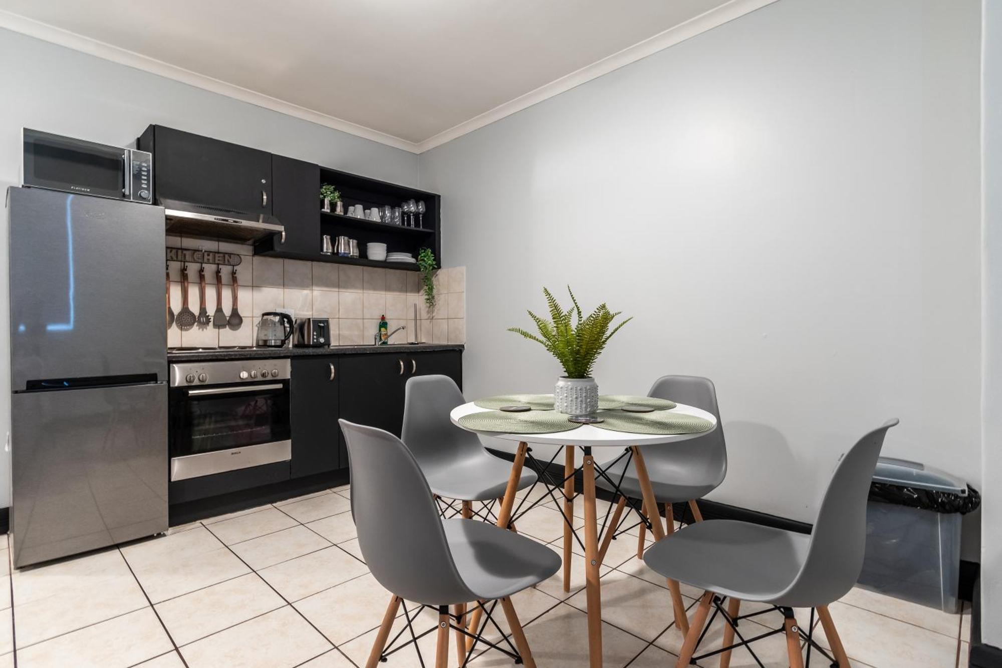 The Square 135- Studio With Free Parking, Pool & Gym Access Appartement Kaapstad Buitenkant foto
