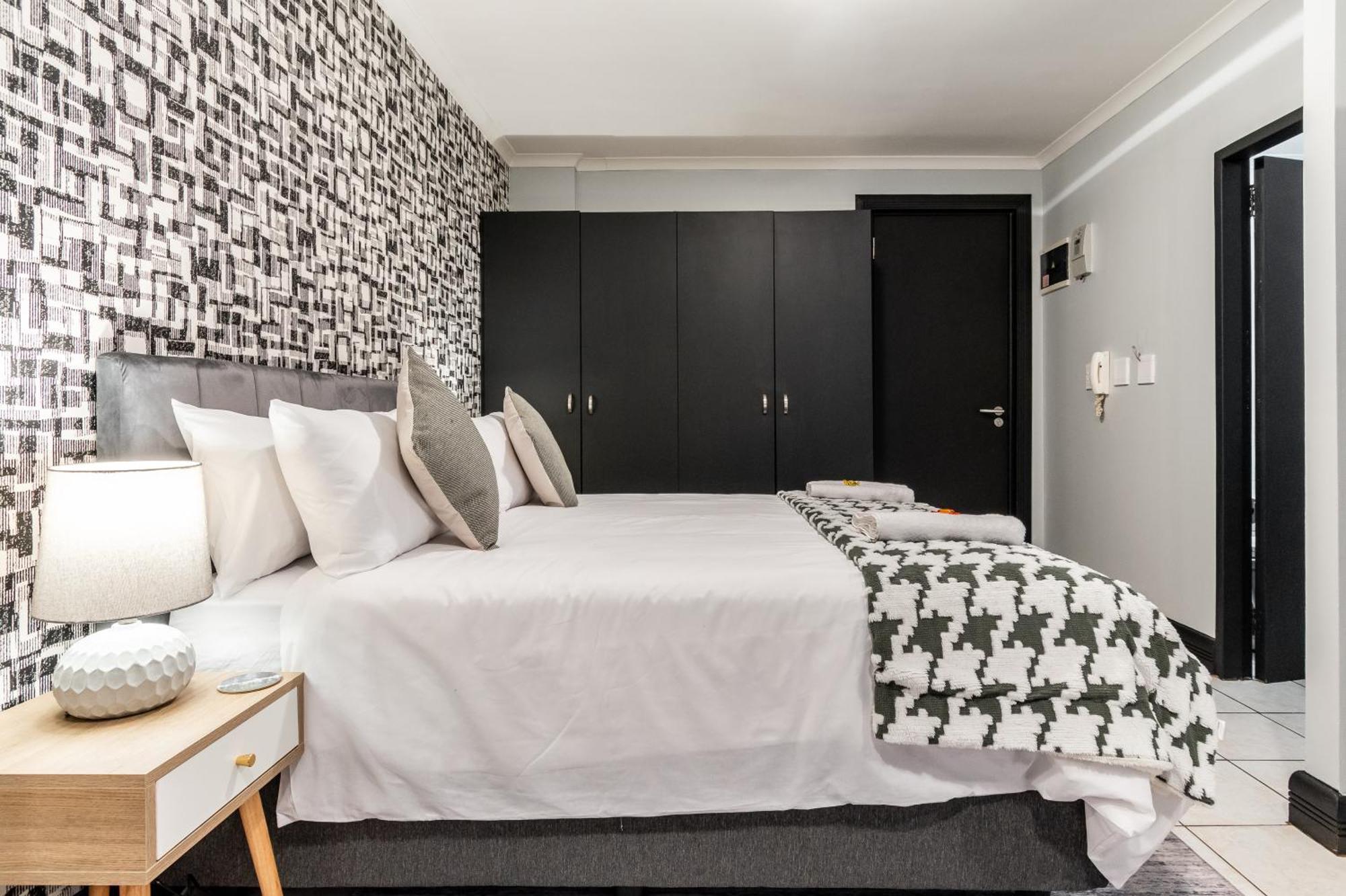 The Square 135- Studio With Free Parking, Pool & Gym Access Appartement Kaapstad Buitenkant foto