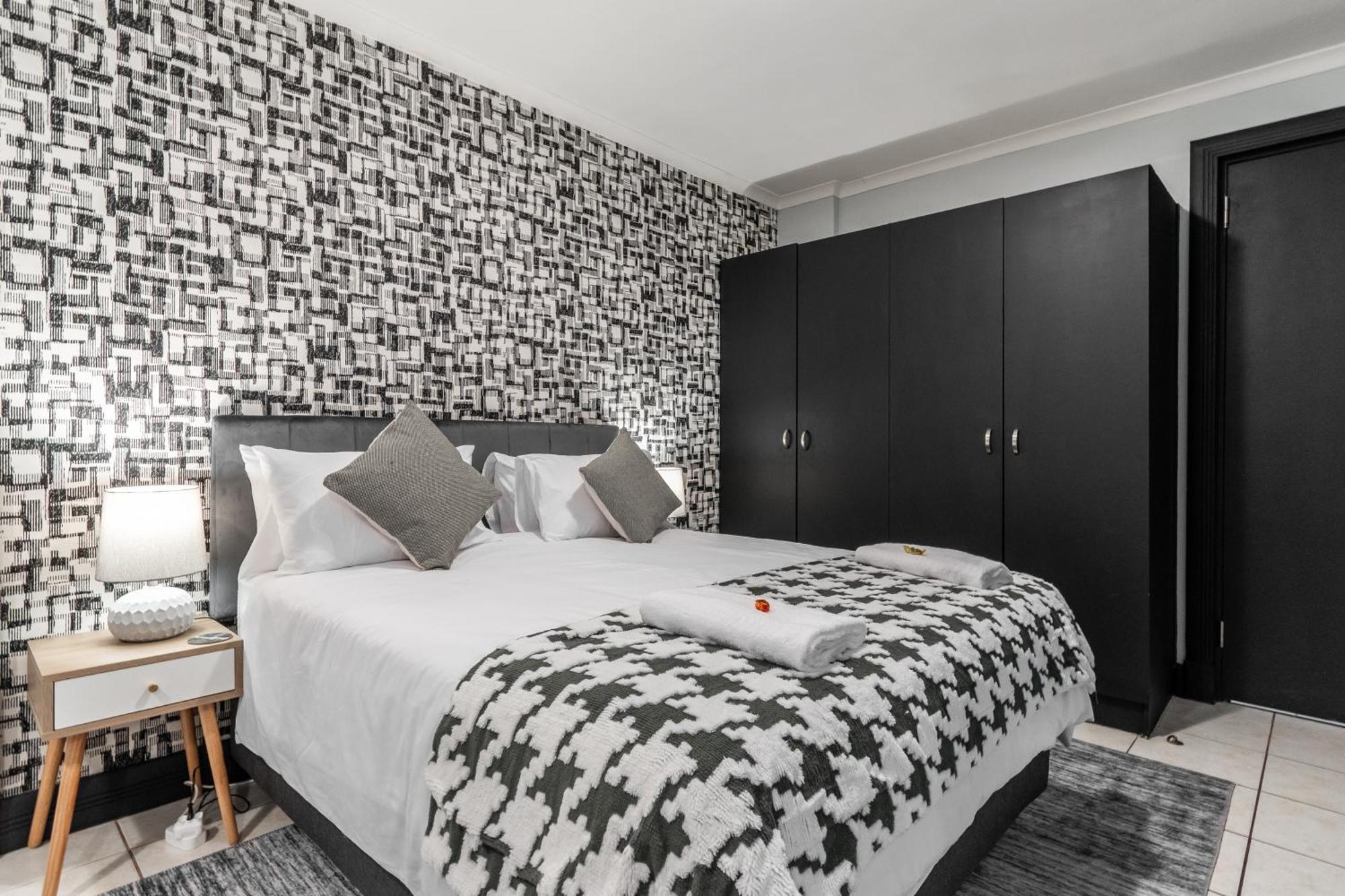 The Square 135- Studio With Free Parking, Pool & Gym Access Appartement Kaapstad Buitenkant foto