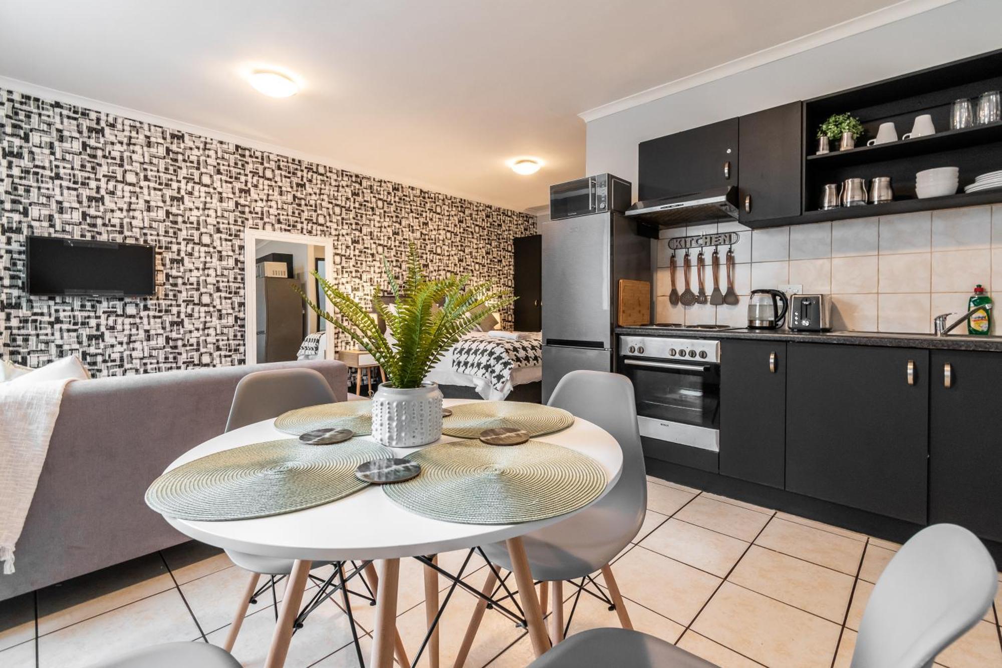 The Square 135- Studio With Free Parking, Pool & Gym Access Appartement Kaapstad Buitenkant foto