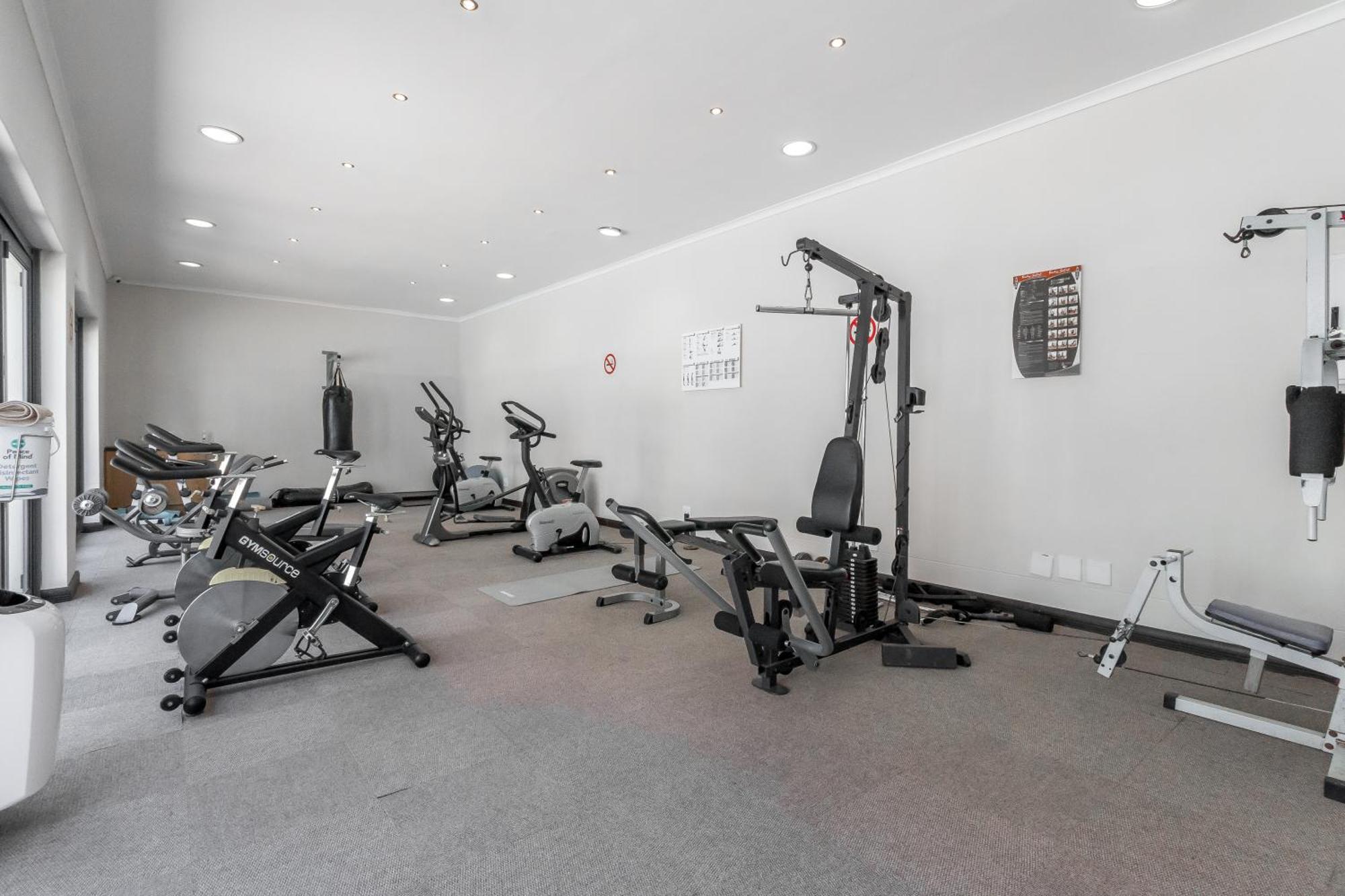 The Square 135- Studio With Free Parking, Pool & Gym Access Appartement Kaapstad Buitenkant foto