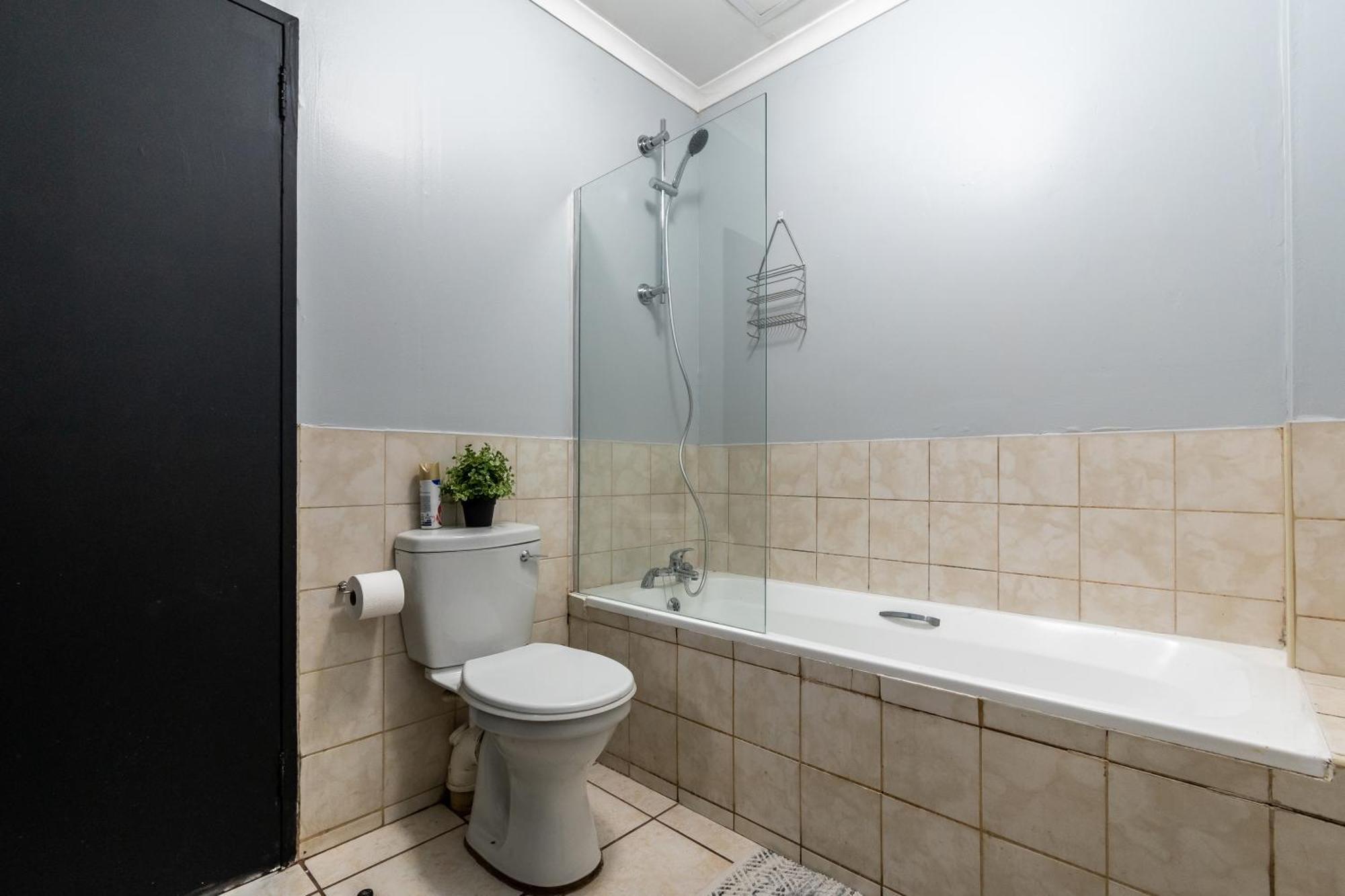 The Square 135- Studio With Free Parking, Pool & Gym Access Appartement Kaapstad Buitenkant foto