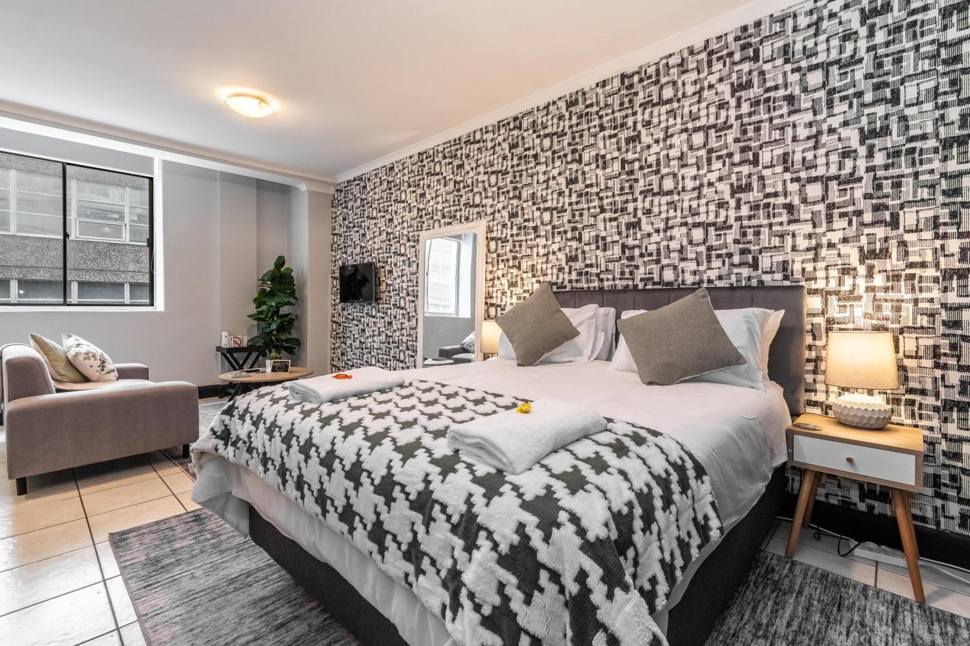 The Square 135- Studio With Free Parking, Pool & Gym Access Appartement Kaapstad Buitenkant foto