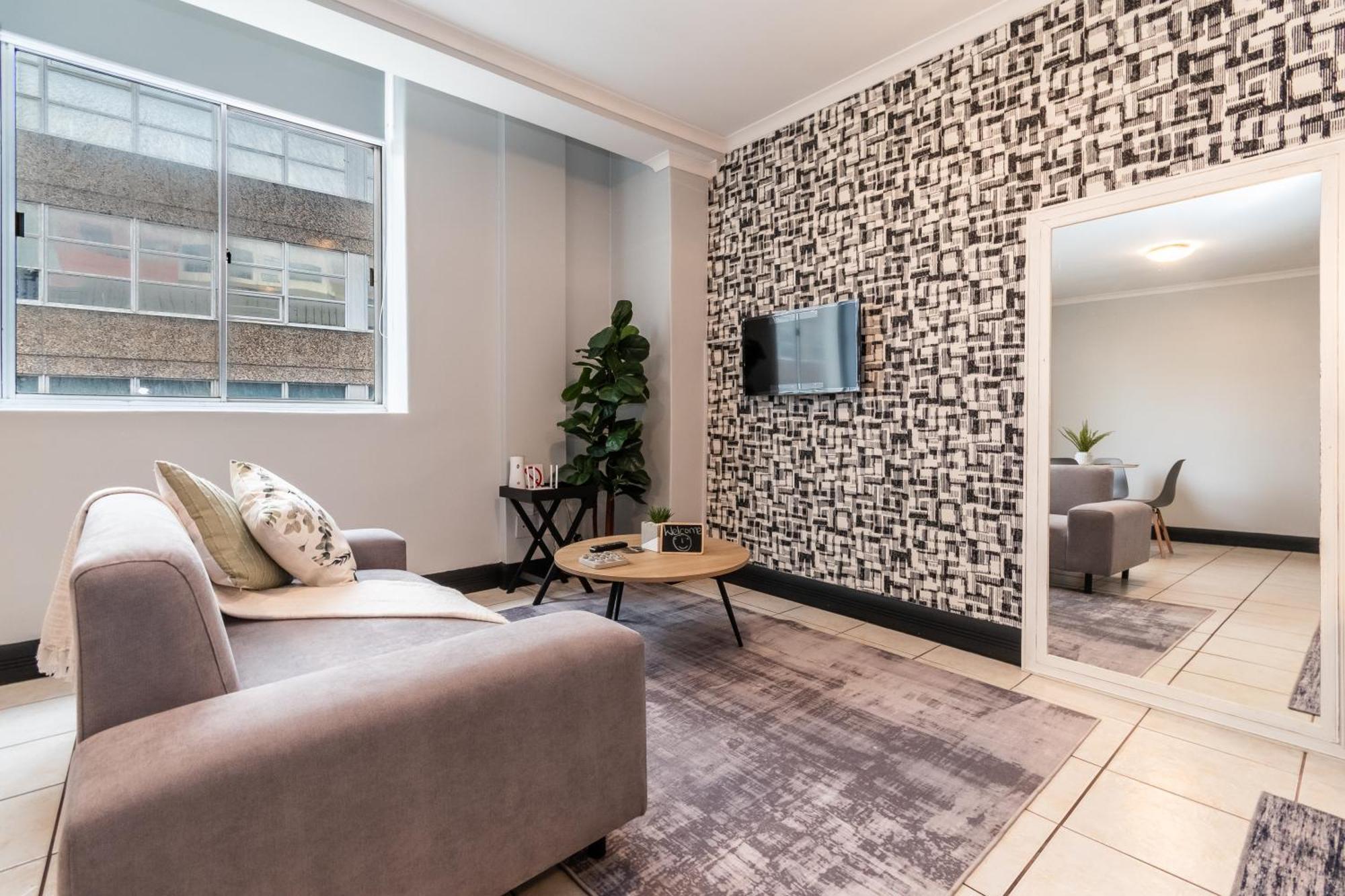 The Square 135- Studio With Free Parking, Pool & Gym Access Appartement Kaapstad Buitenkant foto