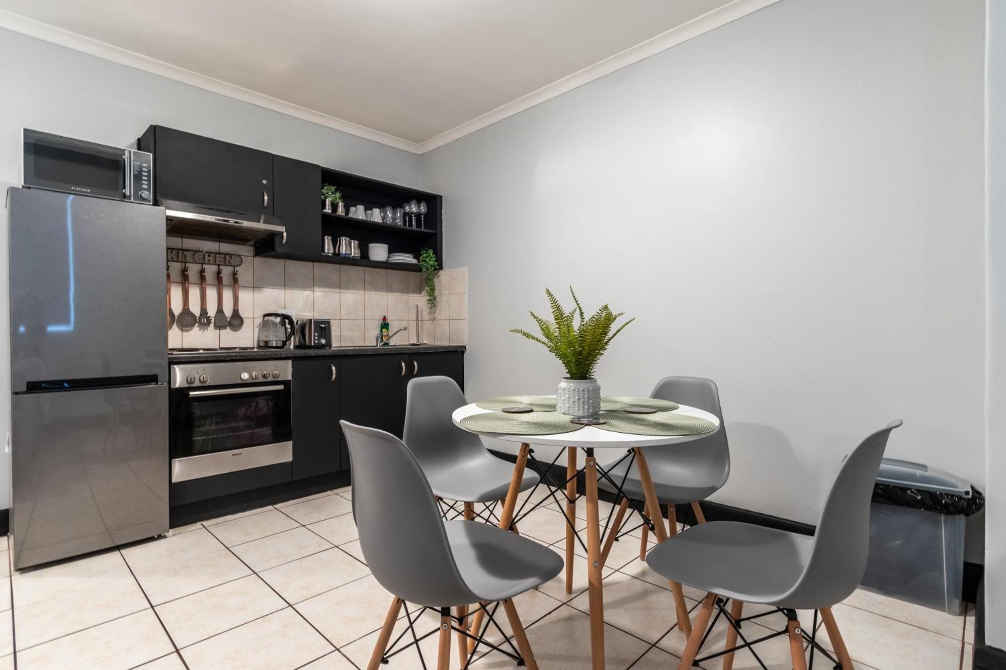 The Square 135- Studio With Free Parking, Pool & Gym Access Appartement Kaapstad Buitenkant foto