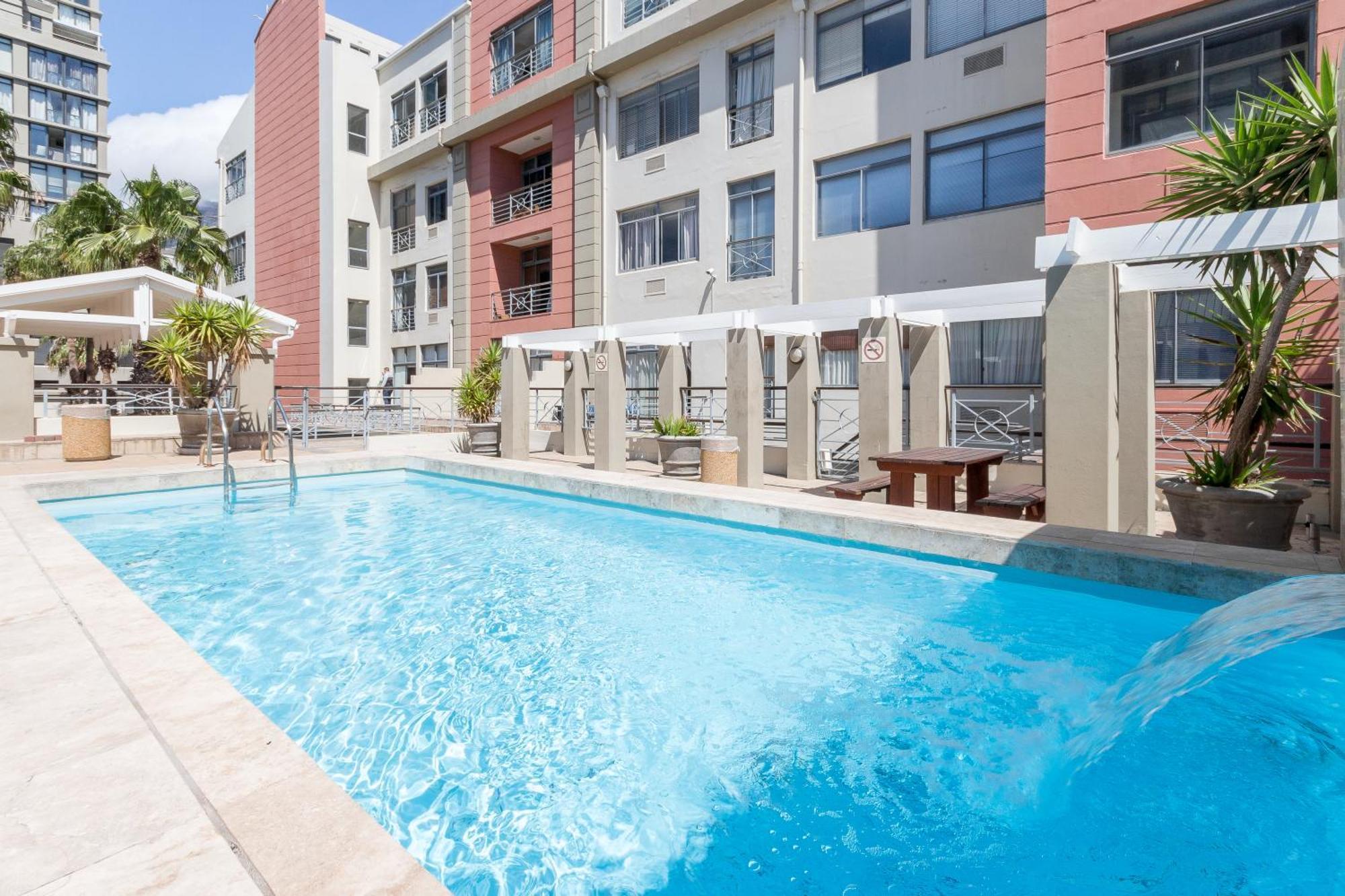 The Square 135- Studio With Free Parking, Pool & Gym Access Appartement Kaapstad Buitenkant foto